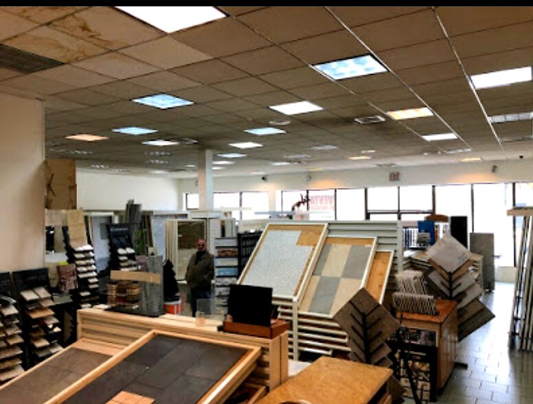 More Photos Of 51-23 Northern Blvd, Woodside Storefront For Lease