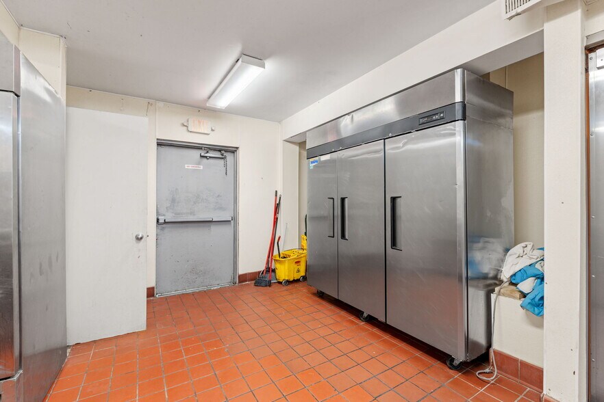 More Photos Of 5554 34th Ave S, Minneapolis Restaurant For Sale