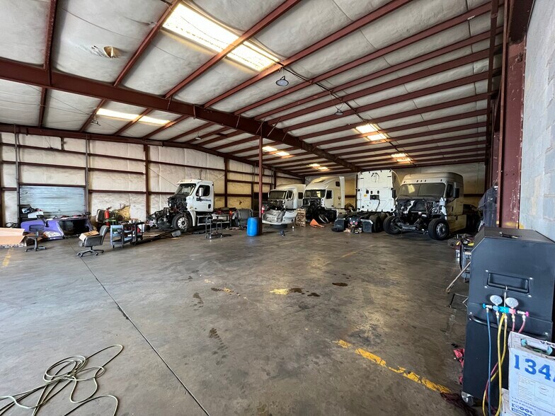 More Photos Of 3251 Robinson Cir, Charlotte Warehouse For Sale