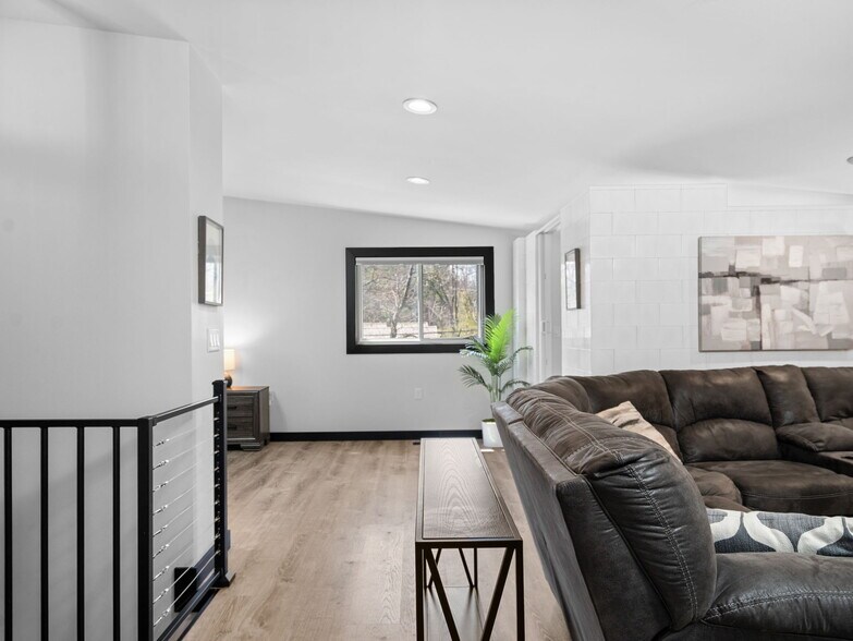 More Photos Of 1323 Cass St, Traverse City Flex For Sale