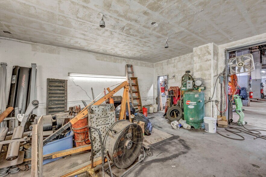More Photos Of 3559 Bigelow Blvd, Pittsburgh Service For Sale