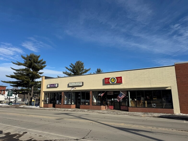 Primary Photo Of 296 Main St, Old Town Restaurant For Lease