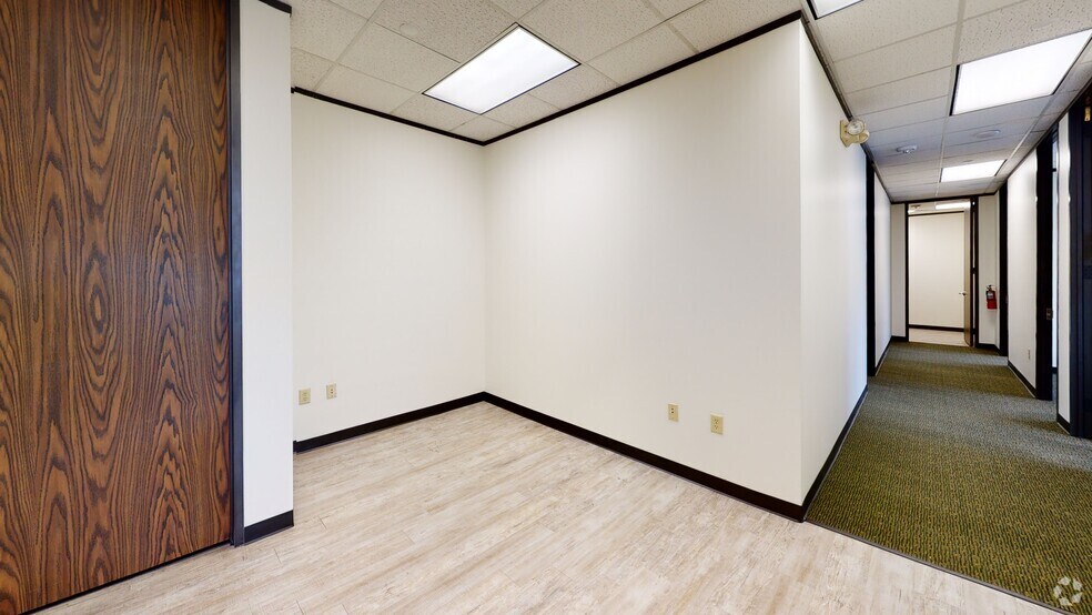More Photos Of 7800 W IH-10, San Antonio Office For Lease