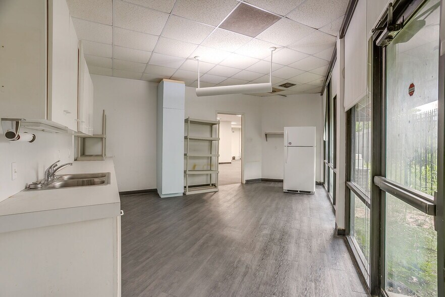 More Photos Of 1413 Rio Grande Ave, Fort Worth Office For Lease