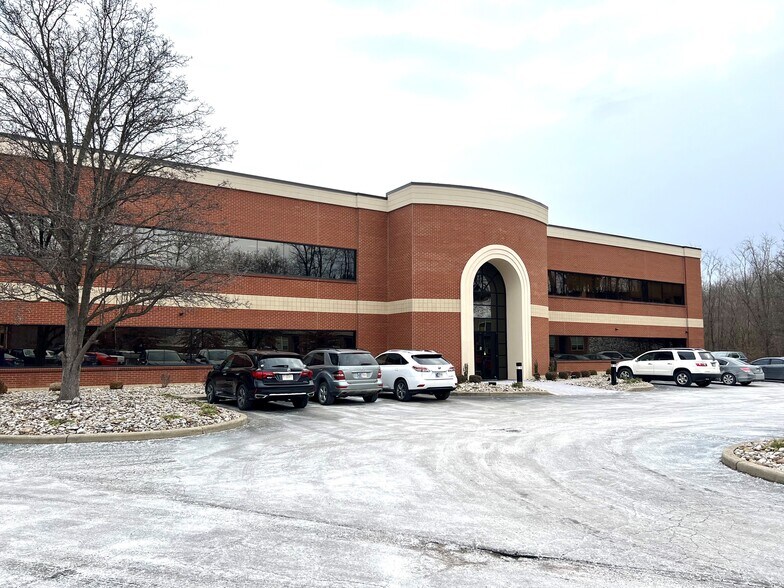 More Photos Of 825 Northgate Blvd, New Albany Office For Sale