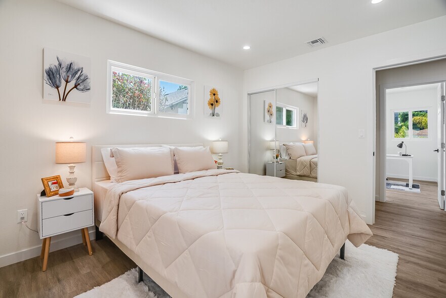 More Photos Of 7008 Encino Ave, Van Nuys Apartments For Sale