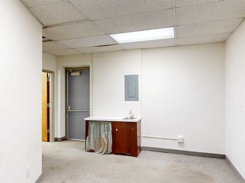 More Photos Of 2051-2063 W 8th St, Erie Storefront Retail Office For Lease