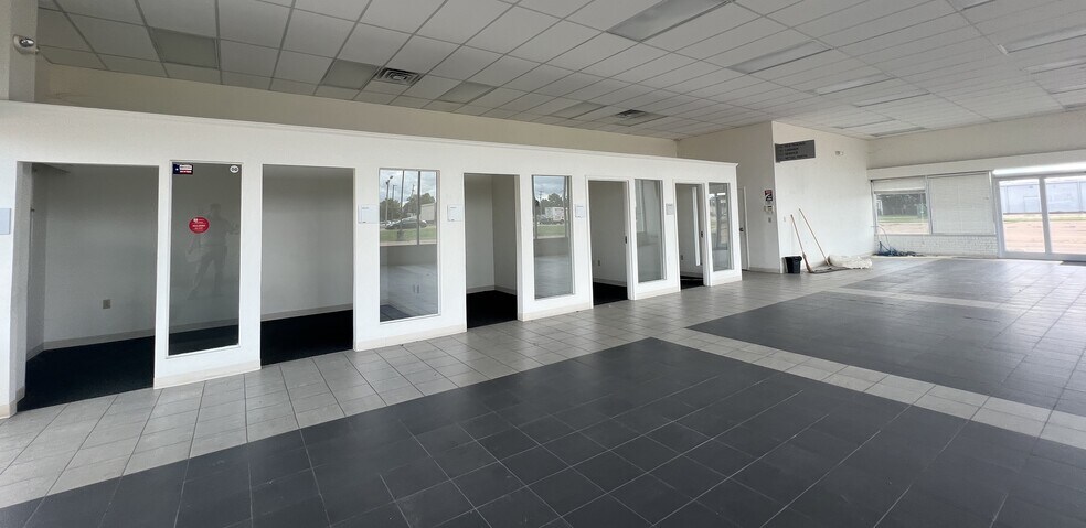 More Photos Of 730 S State St, Clarksdale Auto Dealership For Sale