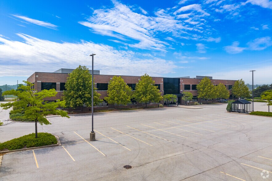 More Photos Of 11800 W Park Pl, Milwaukee Office For Lease