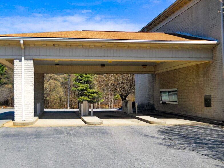 More Photos Of 202 Turner Dr, Reidsville Freestanding For Sale