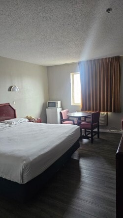 More Photos Of 5 Cavalry Dr, Wenona Hotel For Sale