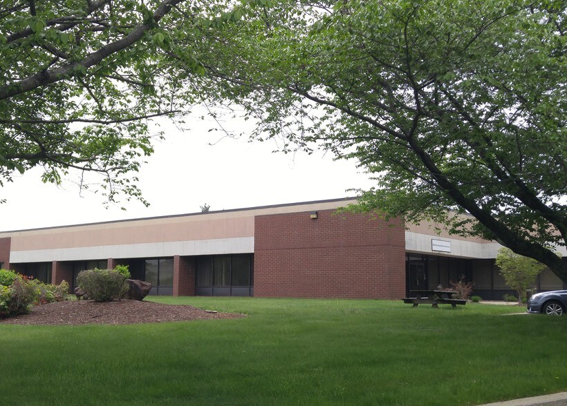 More Photos Of 10 Fairfield Blvd, Wallingford Office For Sale