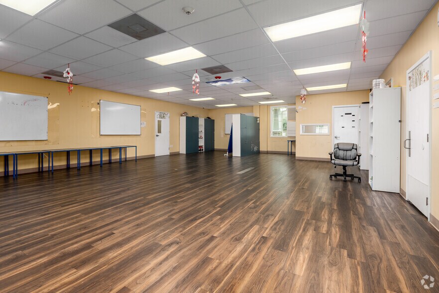 More Photos Of 11820 Huffmeister Rd, Houston Office For Sale