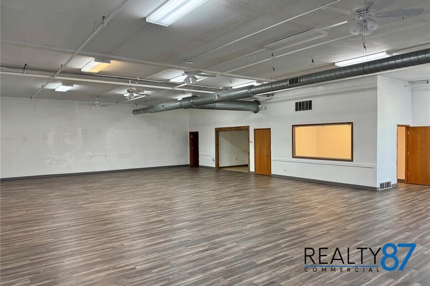 More Photos Of 266 Blairs Ferry Rd NE, Cedar Rapids Storefront For Lease