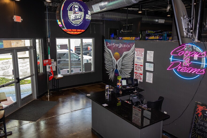 More Photos Of 326 N Chaparral St, Corpus Christi Freestanding For Lease