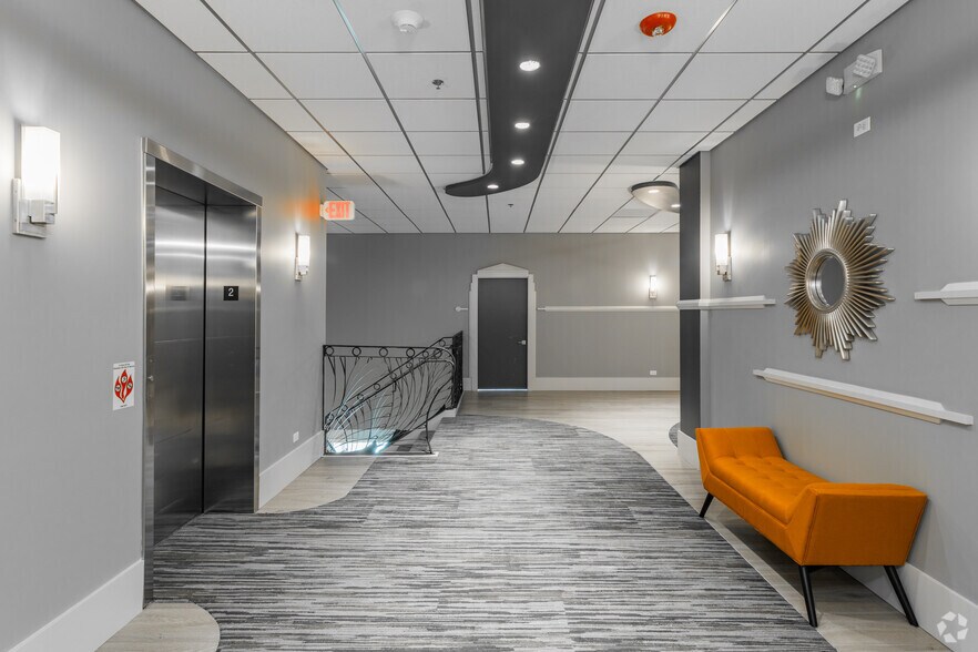 More Photos Of 1741-1761 N Dilleys Rd, Gurnee Office For Lease