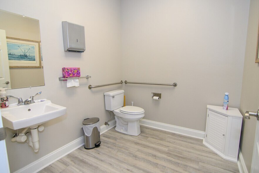 More Photos Of 4376 Lankford Hwy, Exmore Medical For Sale