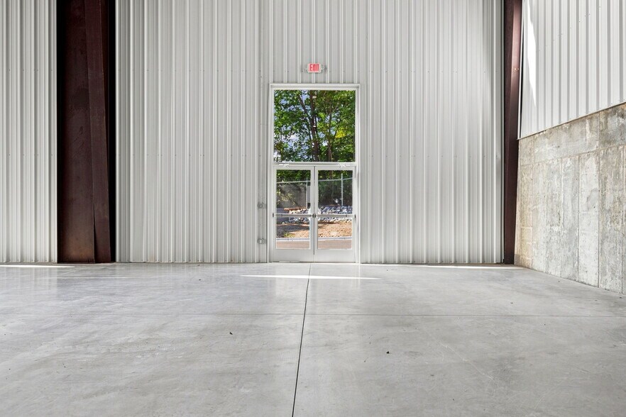 More Photos Of 1440 Bland, Louisville Warehouse For Lease