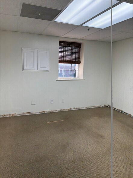 More Photos Of 620-A N McKnight Rd, University City Office For Lease