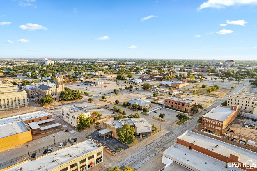 More Photos Of 915 9th St, Wichita Falls Office For Sale