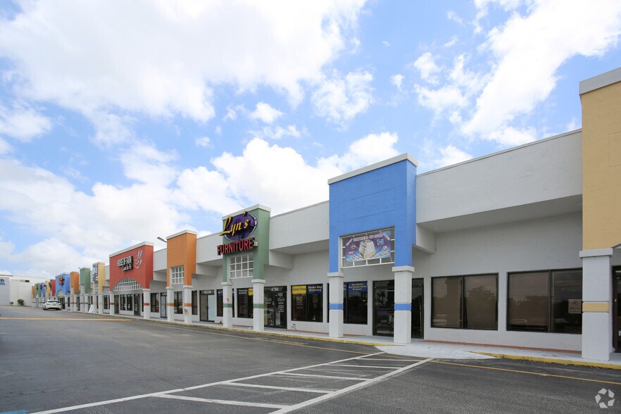 More Photos Of 4874 NW 167th St, Miami Lakes General Retail For Lease