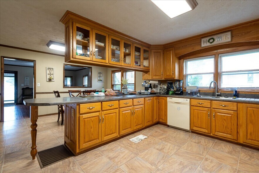 More Photos Of 317 General Daniel Ave N, Danielsville General Retail For Sale