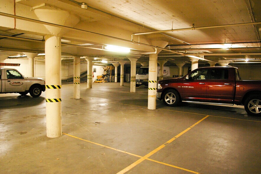 More Photos Of 530 NE Couch St, Portland Light Manufacturing For Lease