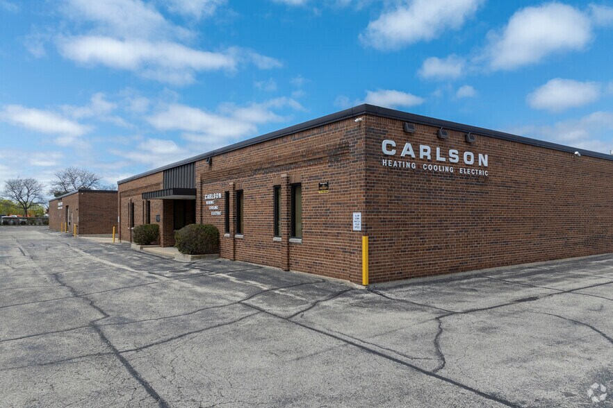 Primary Photo Of 3340 W Lake Ave, Glenview Warehouse For Lease