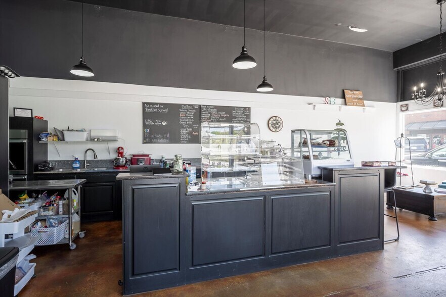 More Photos Of 111 Main Street, Lincolnton Flex For Sale