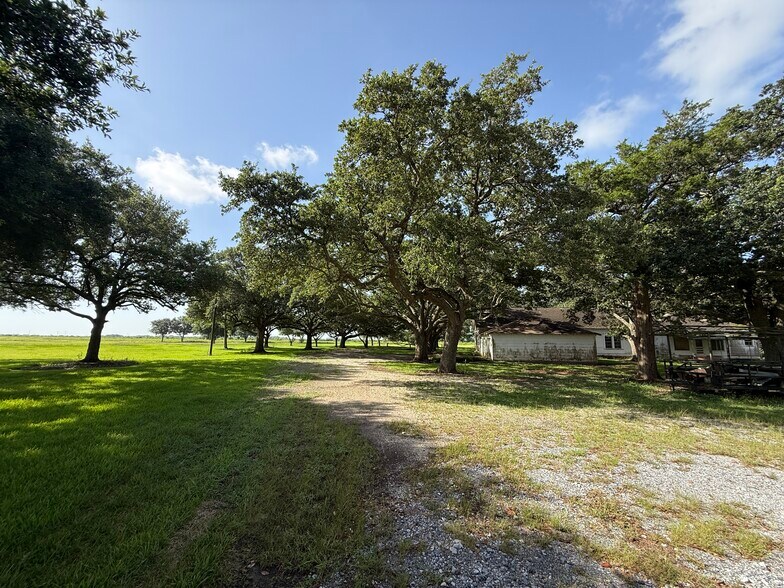 More Photos Of 525 Olede Devillier Road, Winnie Land For Sale