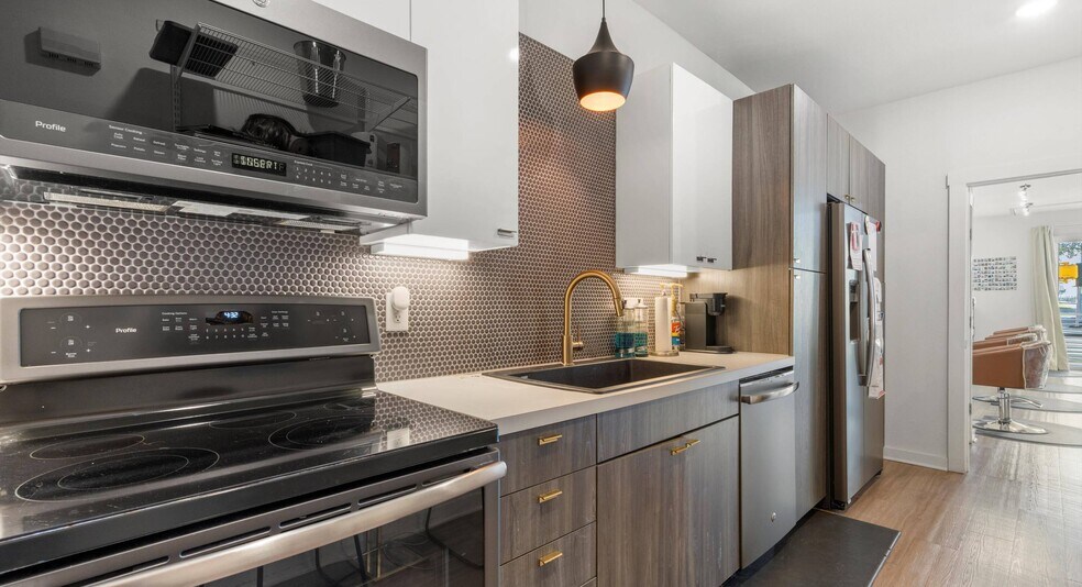 More Photos Of 4361 S Congress Ave, Austin Apartments For Sale