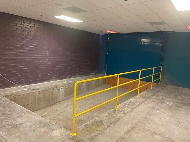 More Photos Of 9300-9310 Corbin Ave, Northridge Warehouse For Lease