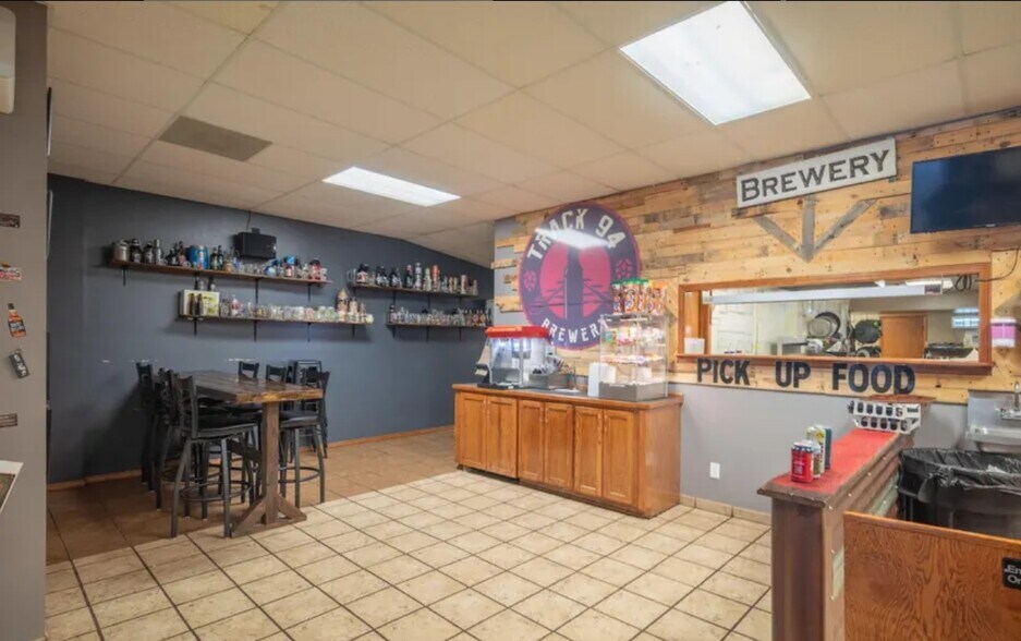 More Photos Of 1107 Cherokee Ave, Seneca Restaurant For Sale