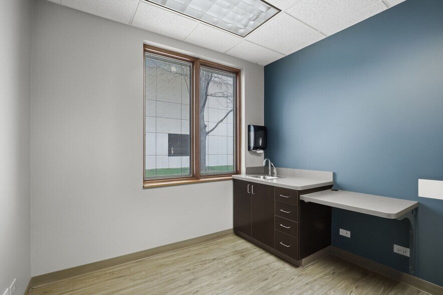 More Photos Of 390 Congress Pky, Crystal Lake Unknown For Lease