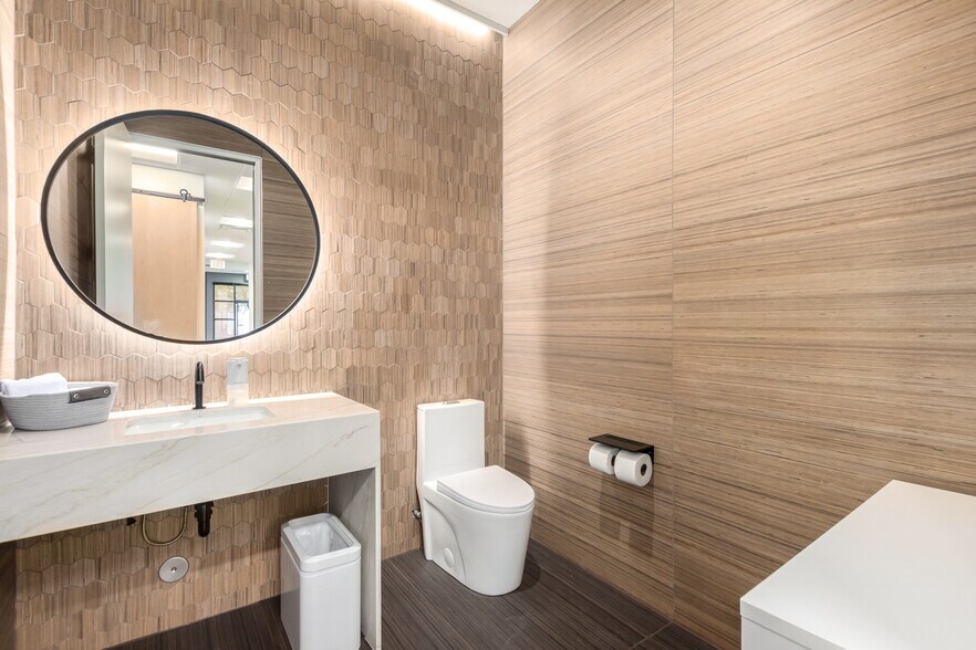 More Photos Of 8165 E Indian Bend Rd, Scottsdale Medical For Lease