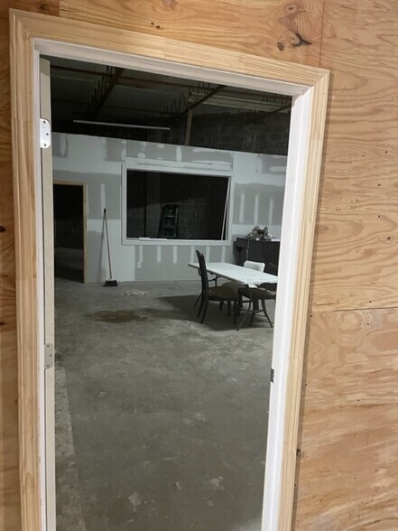 More Photos Of 924 9th Ave, Columbus Warehouse For Sale