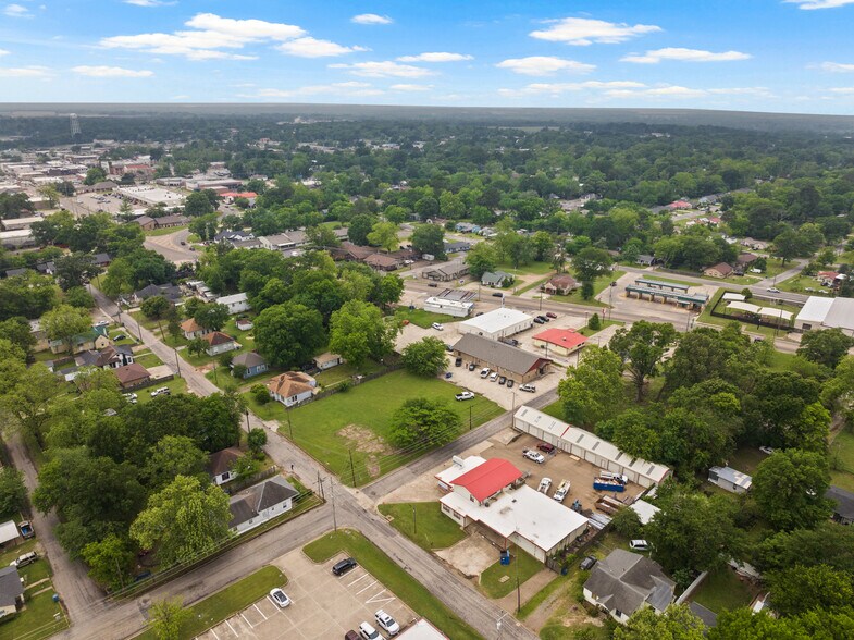 More Photos Of 107 E 11th St, Mount Pleasant Office For Sale
