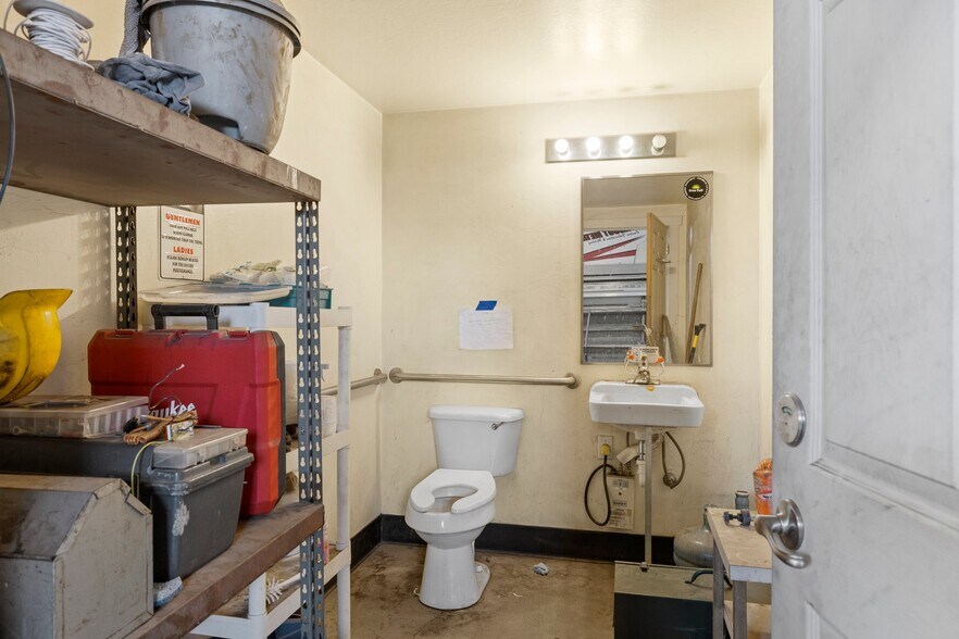 More Photos Of 802 E Vilas Rd, Medford Light Manufacturing For Sale