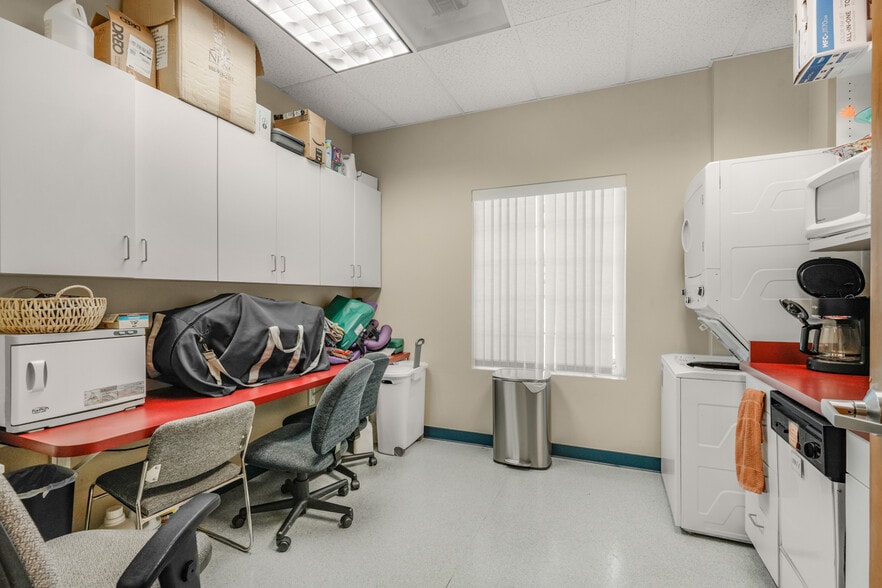 More Photos Of 9407 NE Vancouver Mall Dr, Vancouver Office Residential For Sale
