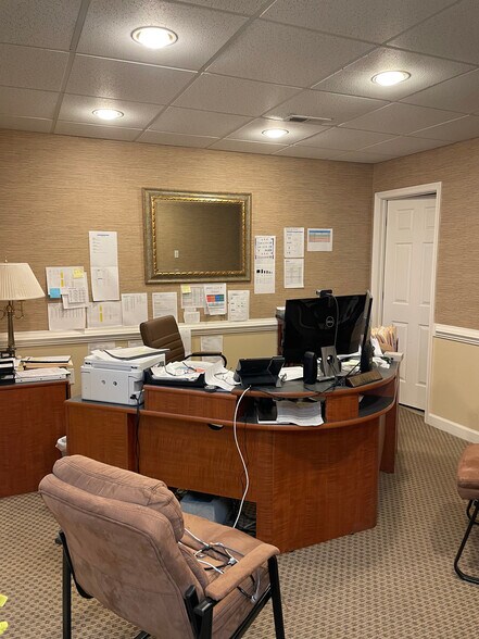 More Photos Of 727 J Clyde Morris Blvd, Newport News Office For Sale