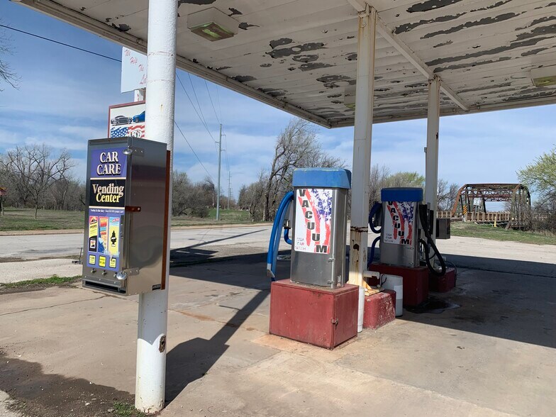 More Photos Of 700 S Walnut St, Pauls Valley Carwash For Sale