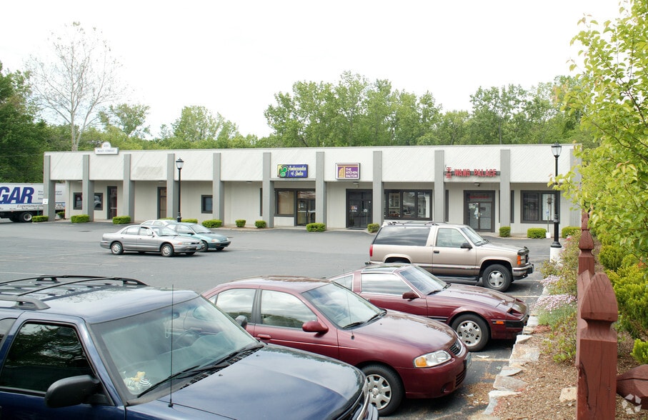 More Photos Of 2327-2333 Main St, Glastonbury Storefront For Lease