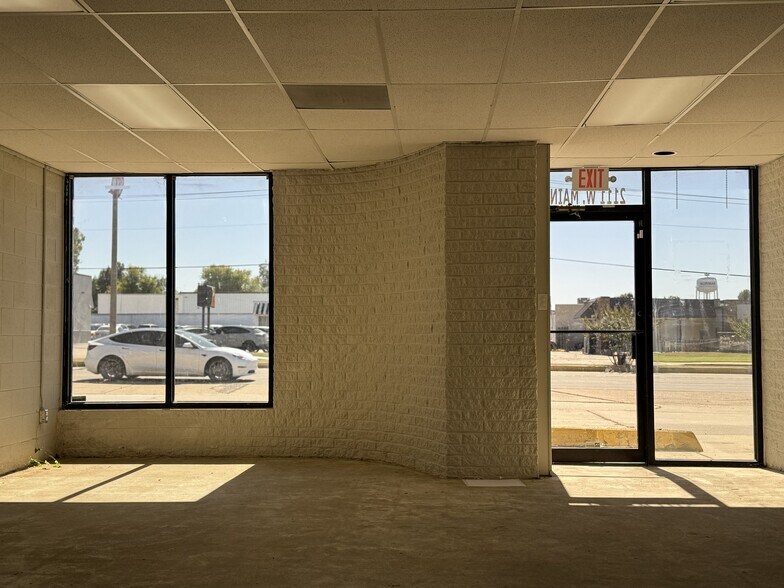 More Photos Of 2111-2113 W Main St, Norman Freestanding For Lease