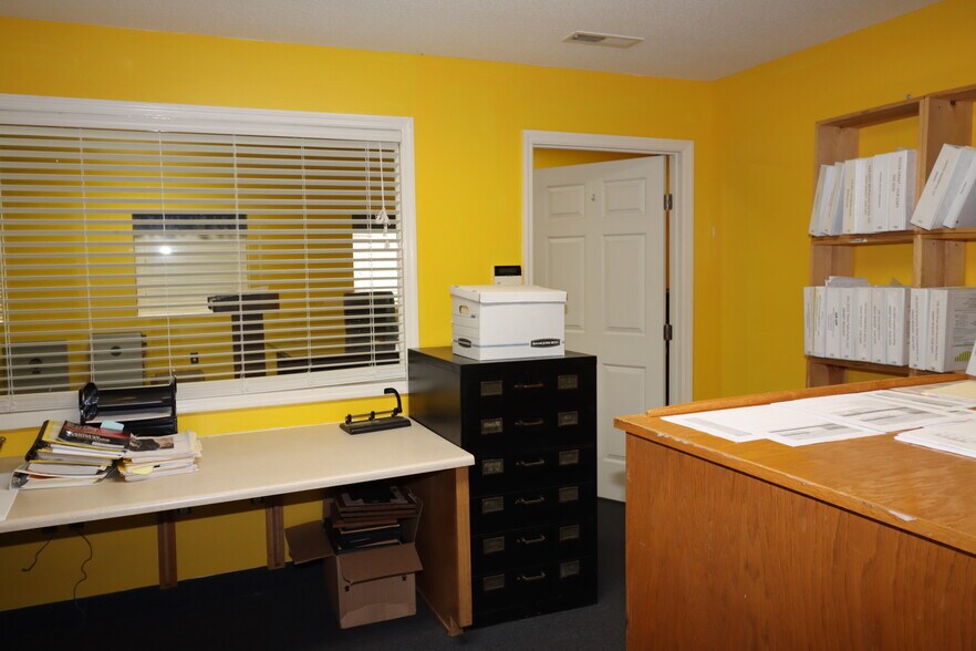 More Photos Of 2335 Columbia Hwy, Pulaski Office For Sale