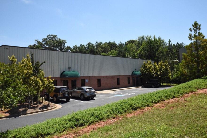 More Photos Of 5060 Wallace Dr, Cumming Warehouse For Lease