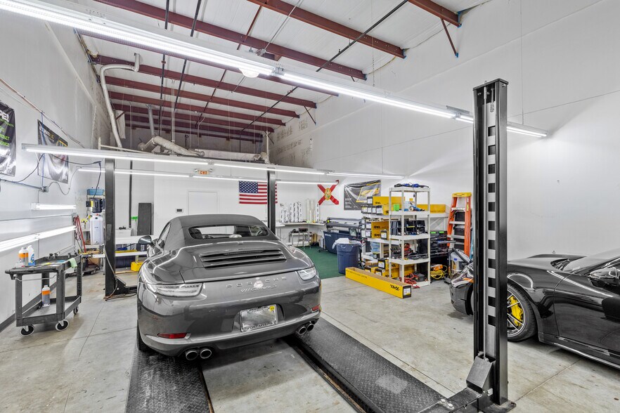 More Photos Of 17000 Alico Commerce Ct, Fort Myers Flex For Sale