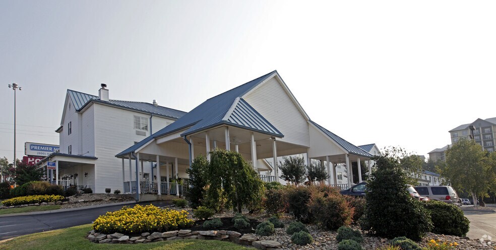 Primary Photo Of 2193 Parkway, Pigeon Forge Hotel For Sale