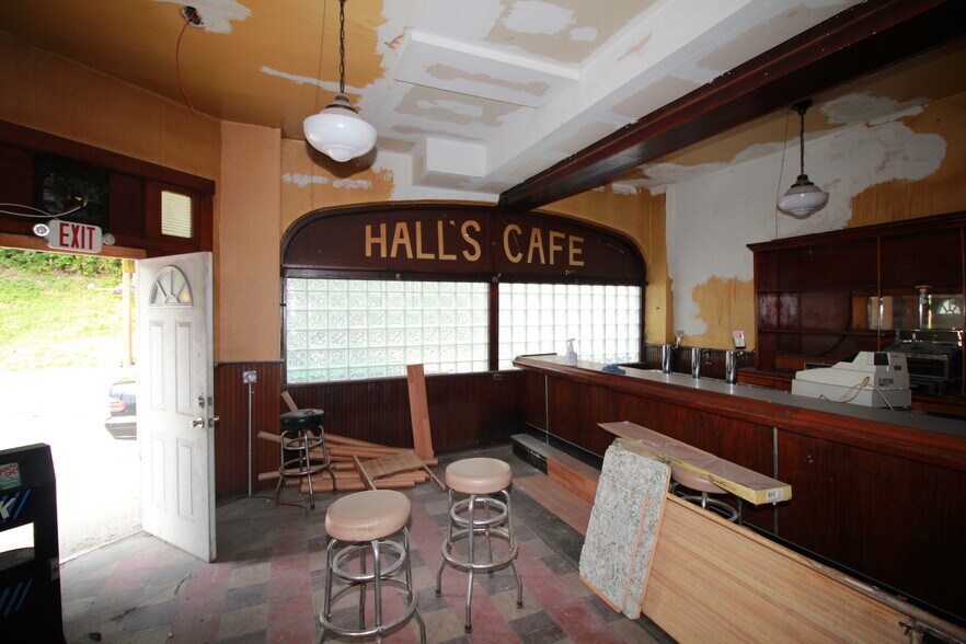 More Photos Of 900 Island Ave, McKees Rocks General Retail For Sale