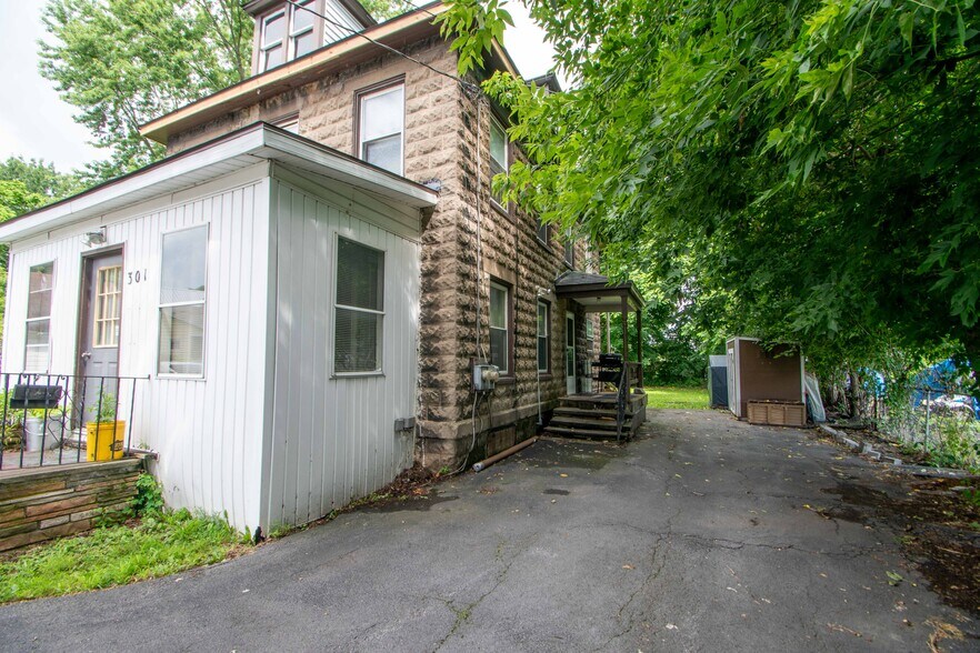 More Photos Of 301 E North St, Geneva Apartments For Sale