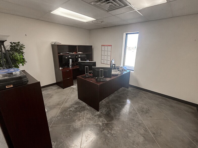 More Photos Of 9218 S Service Rd, Big Spring Office For Sale